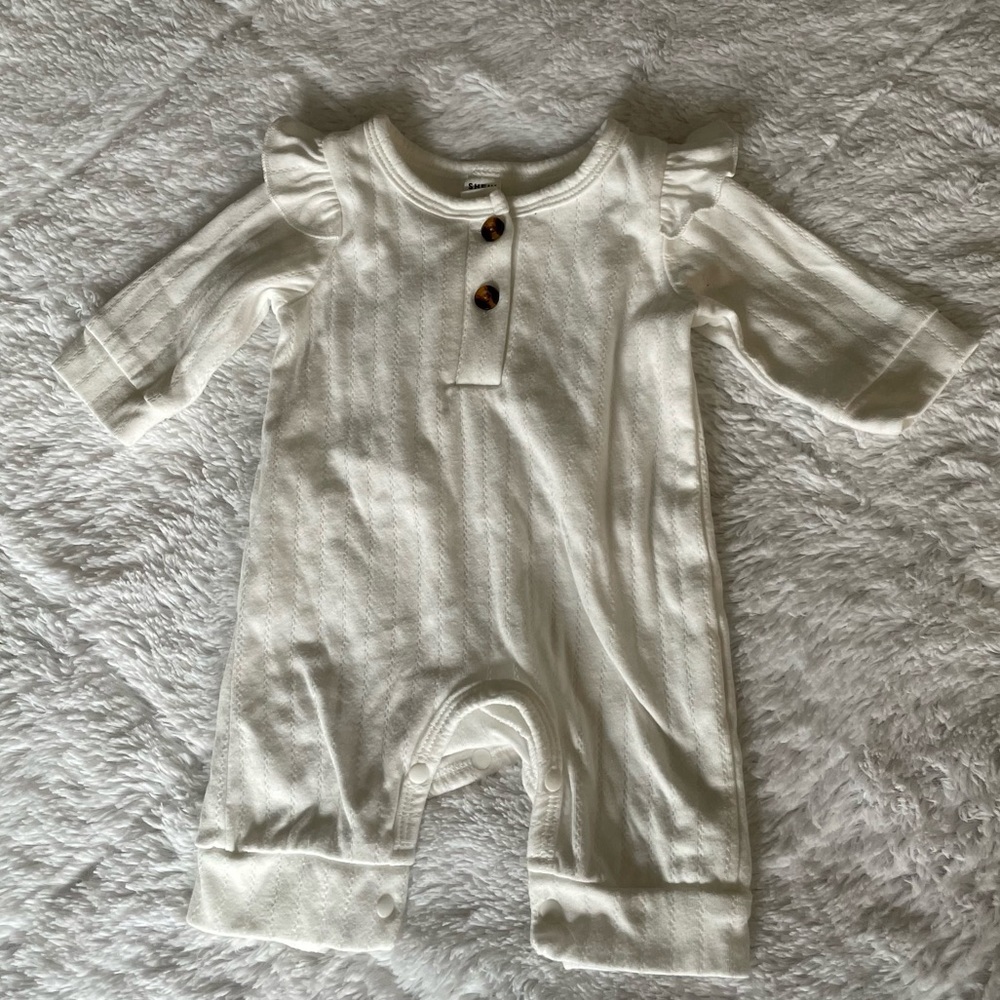 3/ $12 baby onesies 🌸